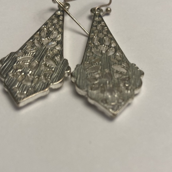 Silver Tone Metal Openwork Flower Floral Earrings - Picture 13 of 14